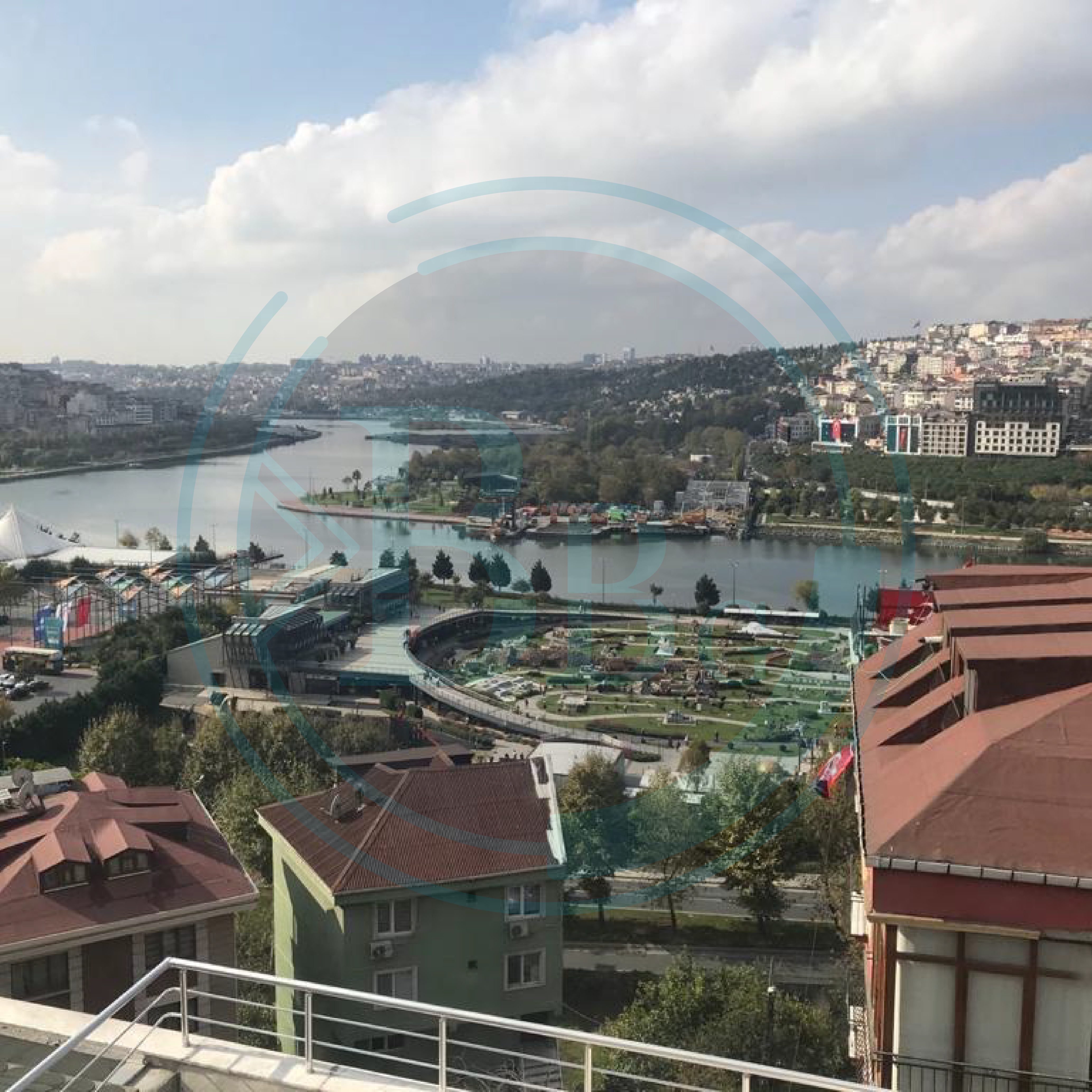 بناء كامل للبيع وسط مدينة اسطنبول
