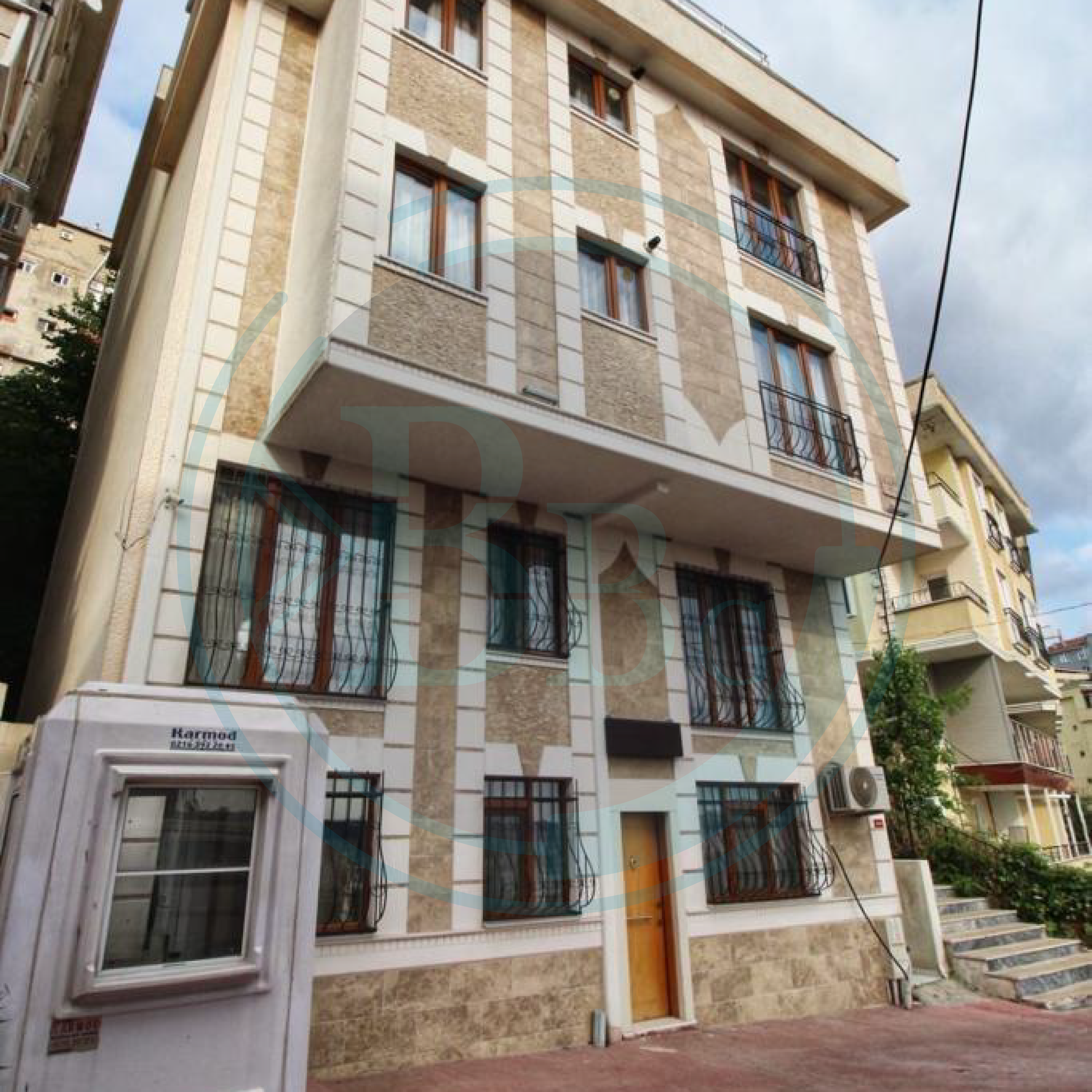بناء كامل للبيع وسط مدينة اسطنبول