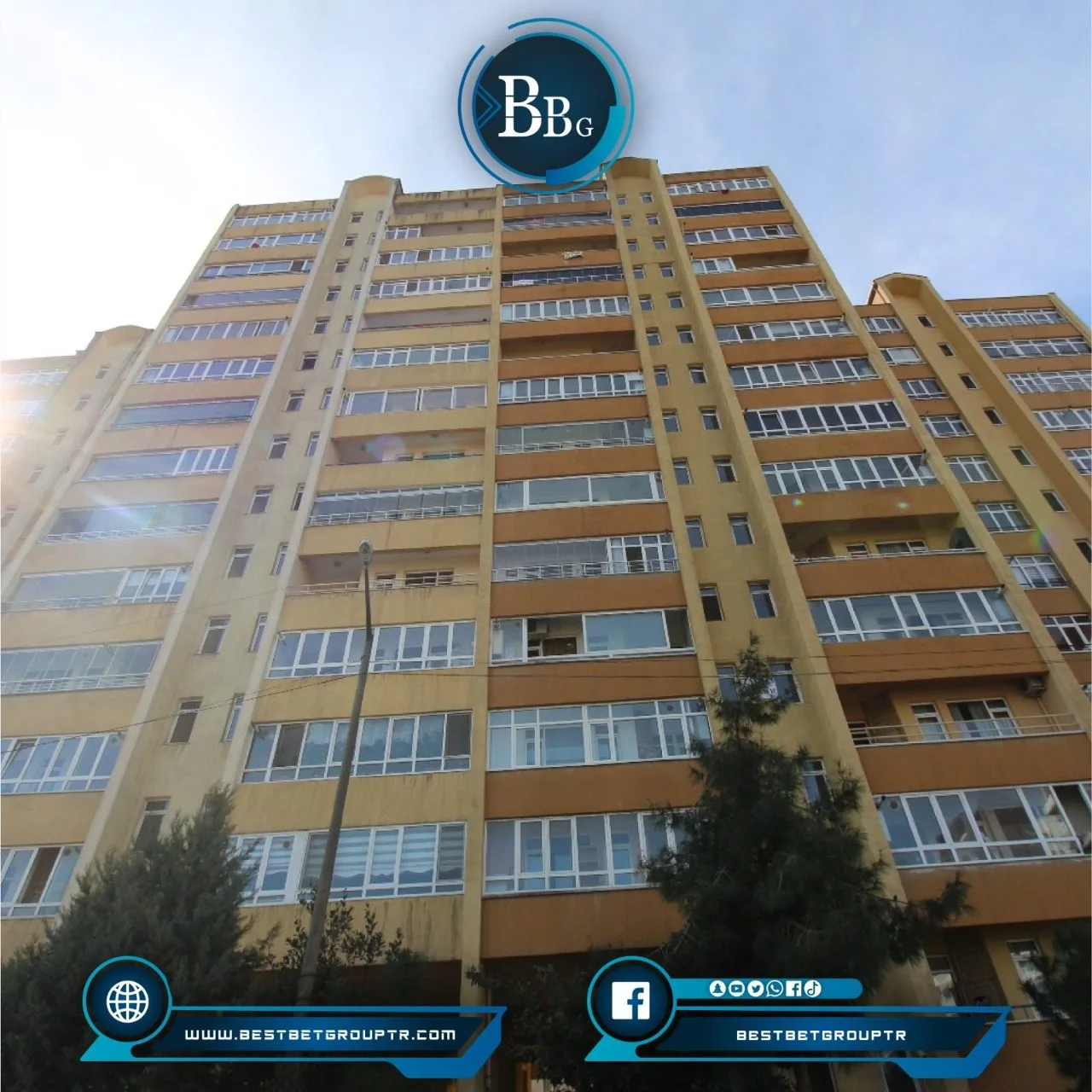 شقة للبيع ضمن مجمع سكني قريب من خط المتر بوس